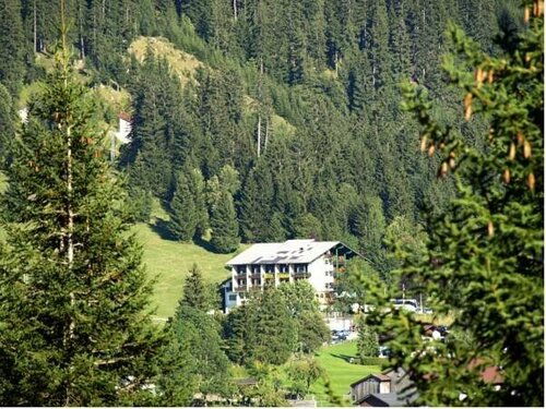 Hotel Berghof, Забронировать Отель Нессельвенгле Танхаймер-Вальд