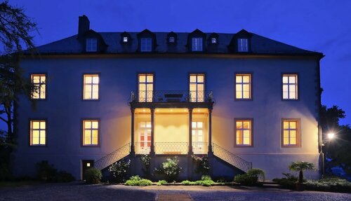 Hotel Brunnenhaus Schloss Landau, Забронировать Отель Отели Waldecker Land с парковкой, Парковка