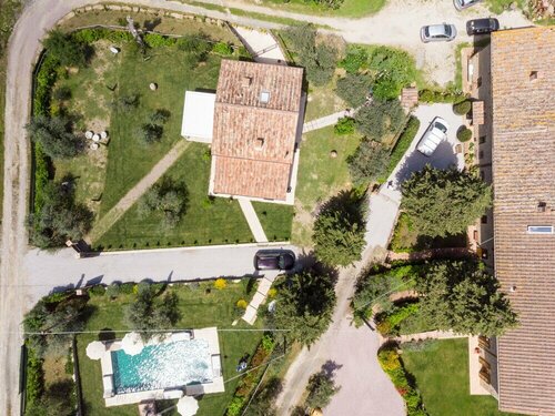 Villa Ligheia, Buchen Sie Villa Hotels mit Pool in Elsa-Tal, Schwimmbad