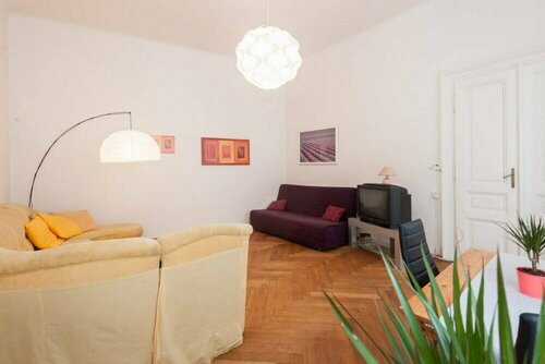 Franz Kafka Apartment, Забронировать Апартаменты/квартира Отели Праги с парковкой, рядом с Сады Врхлицкого, Парковка