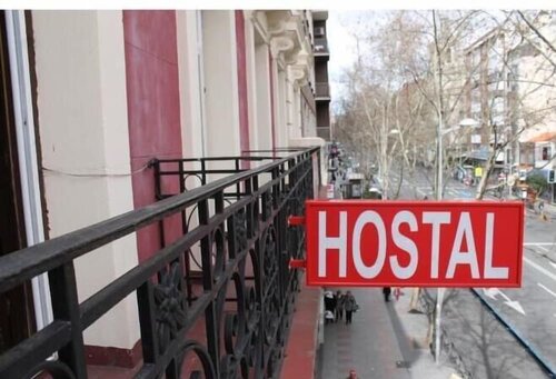 Hostal Abitum Madrid, Забронировать Хостел Хостелы Мадрида, рядом с Приходская церковь Санта-Мария-дель-Силенсио, Хостел