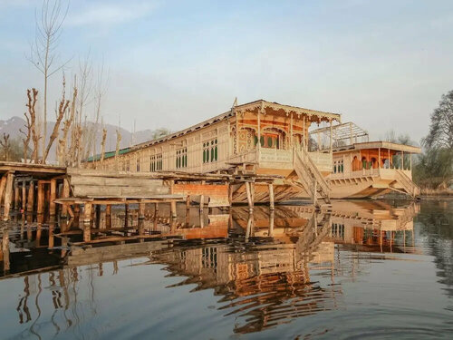 Oyo 14629 Ibrahim Group Of Houseboats, Забронировать Отель Отели Сринагара с парковкой, Парковка