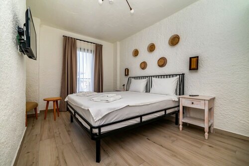 CEMAL ALAÇATI BUTİK HOTEL, Забронировать Отель Отели Измира с бассейном, Бассейн