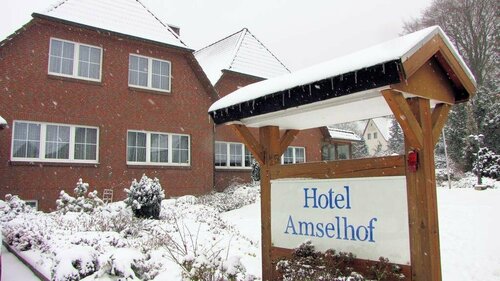 Hotel Amselhof, Забронировать Отель Биспинген Люнебургская пустошь, рядом с Das Verruckte Haus