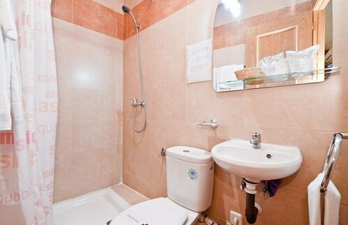 Hostal Las Cortes, Забронировать Отель Мадрид Провинция Мадрид, рядом с Фонтан Нептуна