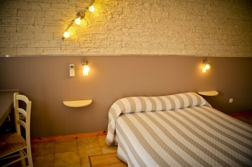Hotel Les Pins, Rezerwuj Hotel Hotele w Hourtin z basenem, Basen