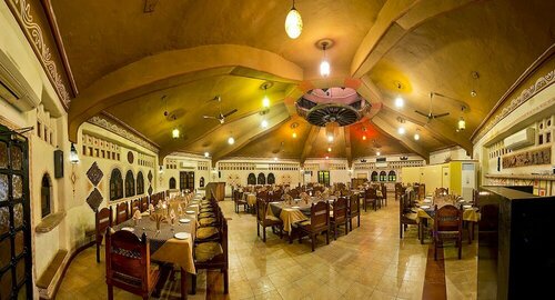 Nirali Dhani Ethnic Heritage Hotel And Resort, Забронировать Курортный отель Отели Хопасни-Инсайд-Board с бассейном, Бассейн