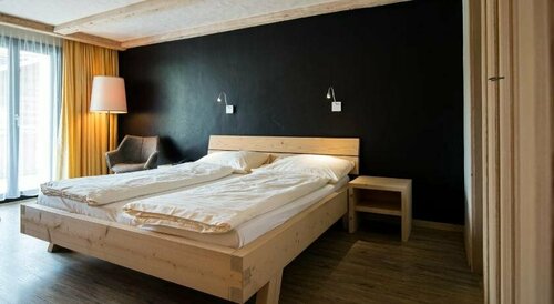 Hotel Alphorn Gstaad GmbH, Prenota Hotel Saanenmoser Gstaad