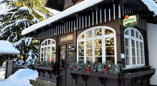 Hotel Tři růže, Reservar Hotel Hotéis em Hradec Kralove com pequeno-almoço, Café da manhã