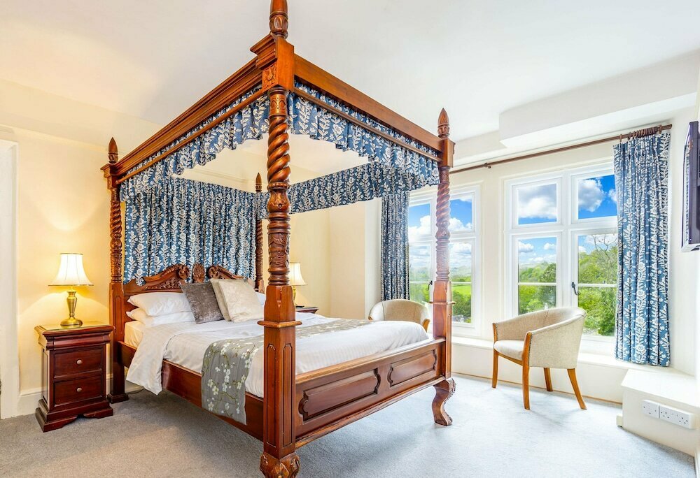 Limpley Stoke Hotel