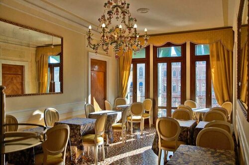 Locanda Ovidius, Забронировать Отель Отели Венеции с парковкой, рядом с Консульство Российской Федерации в Венеции, Парковка