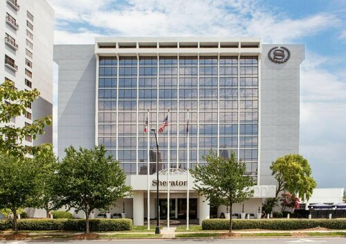 Sheraton Charlotte Hotel, Забронировать Отель Отели Шарлотте с парковкой, рядом с Американский мемориальный стадион «Легион», Парковка