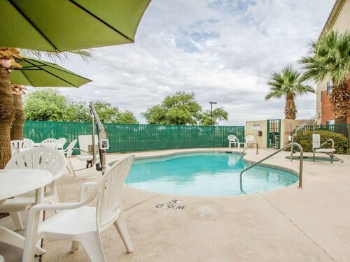 Comfort Inn & Suites Tucson, Book Hotel Hoteller i Tucson med parkering, Parkering