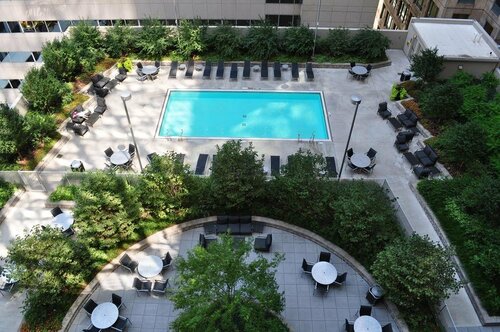 215 West Apartments, Забронировать Апартаменты/квартира Чикаго Большой Чикаго, рядом с London Guarantee Building