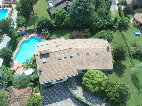 B&B Family First, Book Bed and Breakfast Hoteller i Bergamo med pool, Swimmingpool