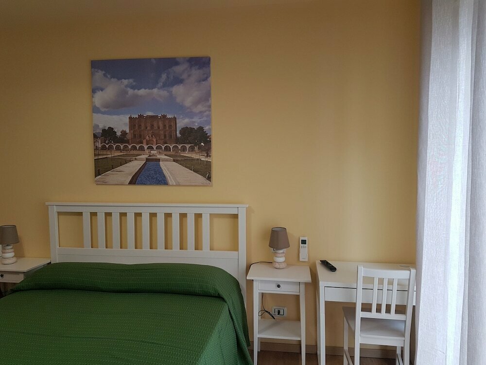 B&B Maqueda - Room & Suite