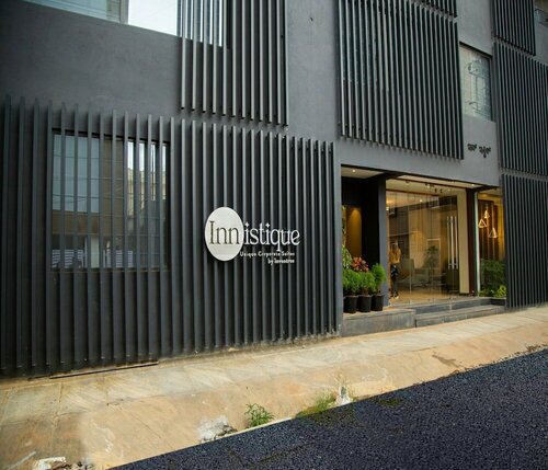 Innistique by Inventree, Rezerwuj Apartamentowiec hotelowy Hotele w Bangalore z parkingiem, Parking
