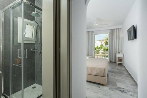 Hotel Paros, Забронировать Отель Отели Парос с бассейном, рядом с Порт Парикия, Бассейн