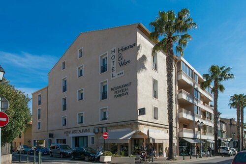 Holidays & Work HOTEL, Забронировать Отель Санари-сюр-Мер Bandol Wine Route