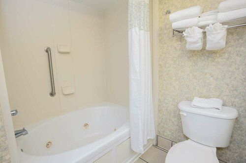 Hampton Inn Williamston, Забронировать Отель Уильямстон Северная Каролина