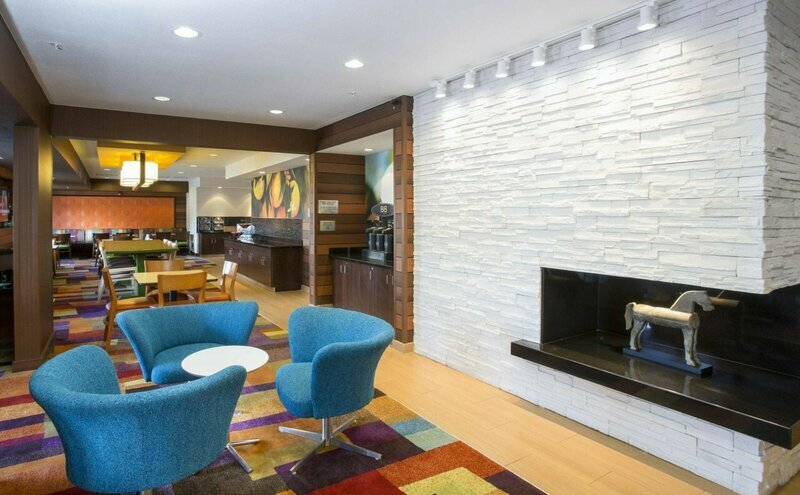 La Quinta Inn & Suites by Wyndham Terre Haute