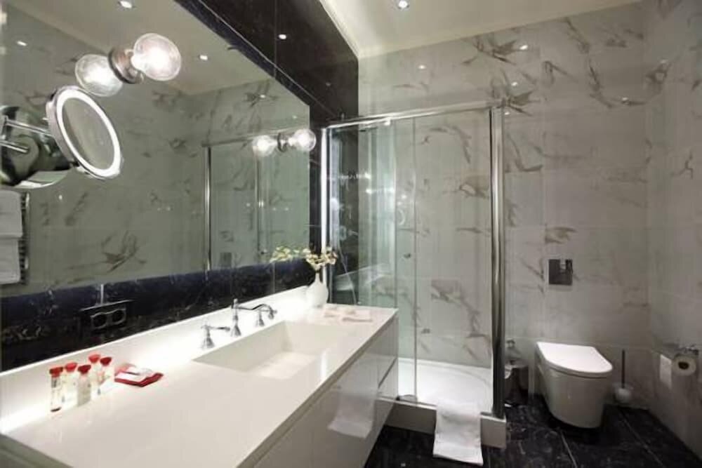 Pera Residence