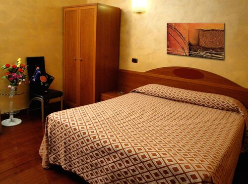 Hotel Bengasi, Varaa Hotelli Moncalieri Piemonte