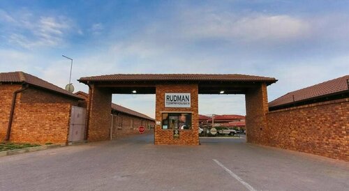 Rudman Townhouses - OR Tambo Airport, Забронировать Апартаменты/квартира Боксбург Гаутенг