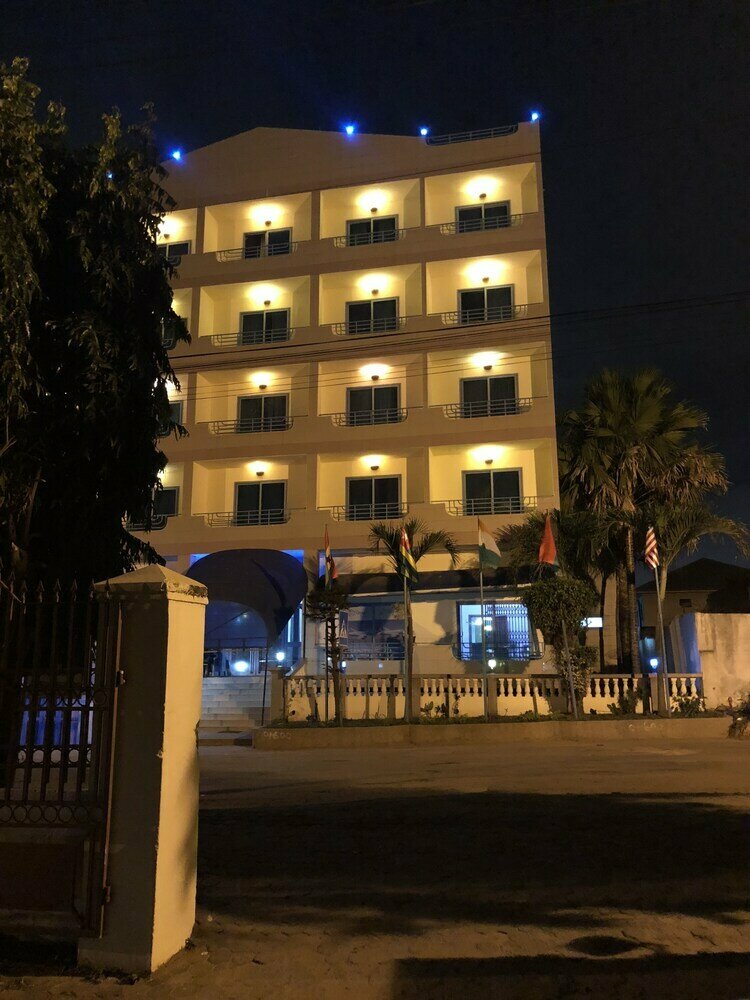 Maple Leaf Hotel