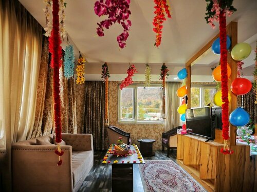 The Montreal, Srinagar- Best Hotels/4 Star Hotels/Hotel Near Dal Lake/Hotel Near Mughal Garden, Забронировать Отель Сринагар Jammu & Kashmir Ski
