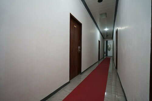 Paris Hotel by OYO Rooms, Prenota Hotel Lubuklinggau Sumatra