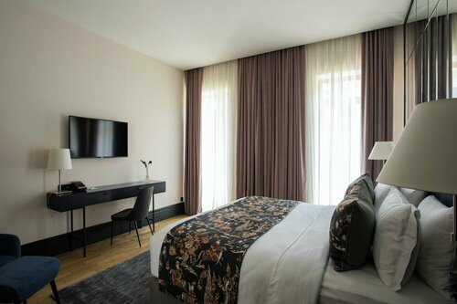 Puris Moedani Boutique Hotel, Забронировать Апартаменты/квартира Отели Тбилиси с парковкой, Парковка