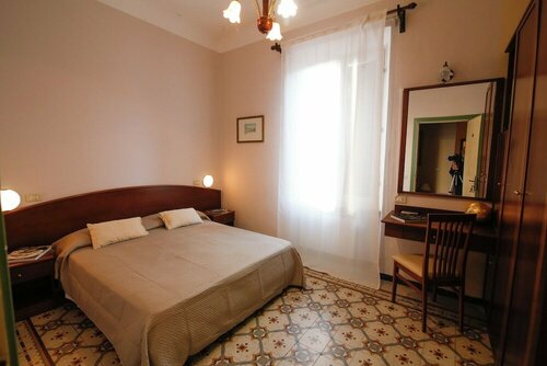Hotel Villa Pina, Boek Hotel Senigallia 