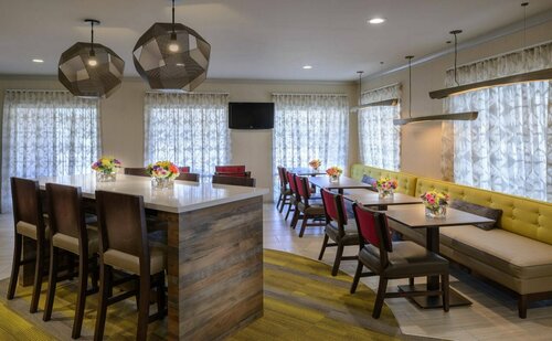 SpringHill Suites St. Louis Chesterfield, Book Hotel Hoteller i Chesterfield med morgenmad, Morgenmad