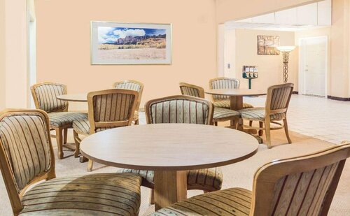 Super 8 by Wyndham Colo. Sprs. Garden Of The Gods, Book Mini-hotel Hoteller i Columbia med parkering, Parkering