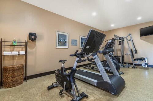 Best Western Plus Lytle Inn and Suites, Varaa Hotelli Lytle Texas
