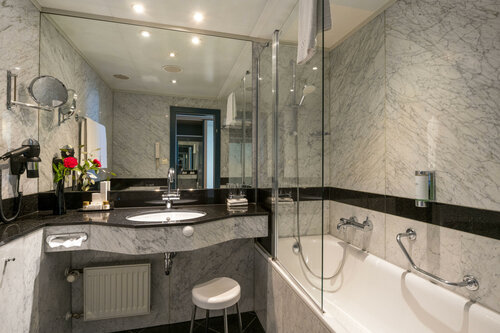 Maritim proArte Hotel Berlin, Varaa Hotelli Mitte Berliini, lähellä Bebelplatz