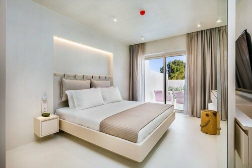 Cocoons Luxury Suites & Villas, Rezerwuj Pensjonat Hotele w Fourka z Basenem, Basen