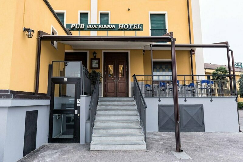 Hotel Blue Ribbon