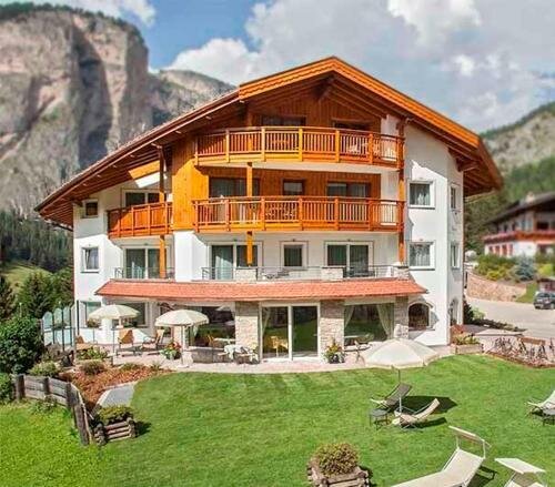 Garni-Hotel Aghel Suites & Apartments, Забронировать Апартаменты/квартира Сельва-ди-Валь-Гардена Кортина-д'Ампеццо