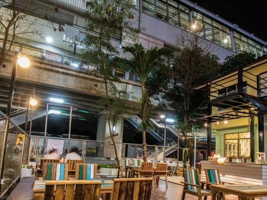 Nang Ta Yon At Ban Thap Chang Hostel