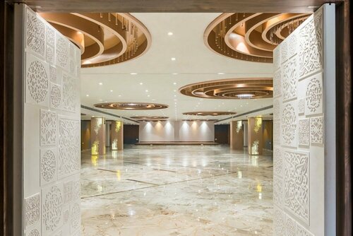 Meridian Hotel & Banquet, Забронировать Отель Сурат штат Гуджарат