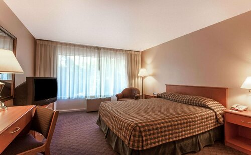 Howard Johnson by Wyndham Nanaimo Harbourside, Foglalás Szálloda Vancouver-sziget szállodák medencével, Uszoda