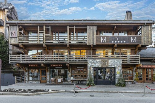 M de Megève, Забронировать Отель Отели Межев с парковкой, рядом с Гондольный подъемник Кабош, Парковка