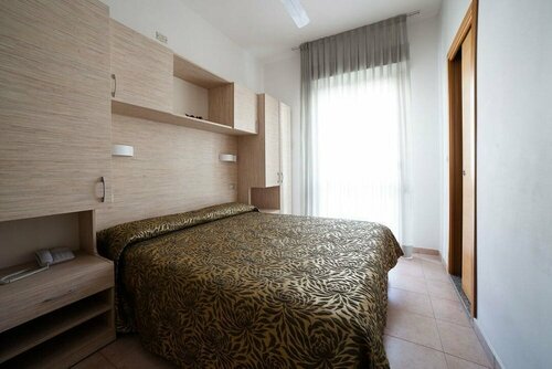 Hotel Plaza, Забронировать Отель Отели Риваззурра с парковкой, Парковка