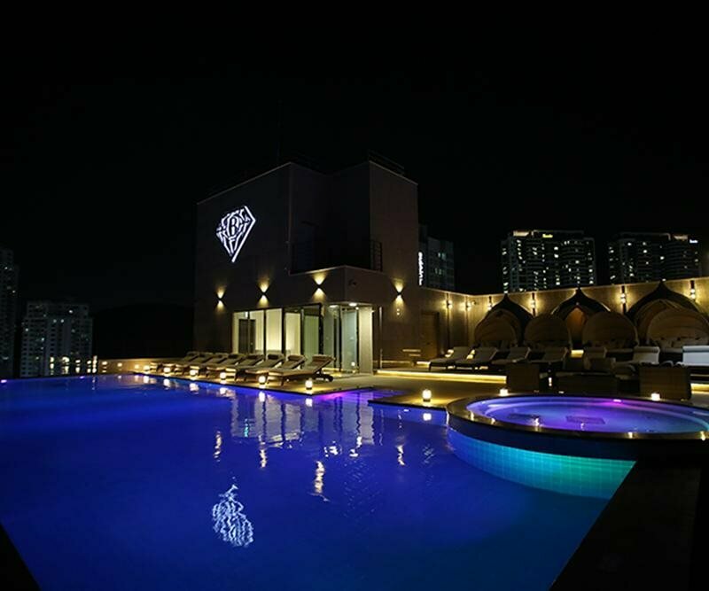 Baymond Hotel