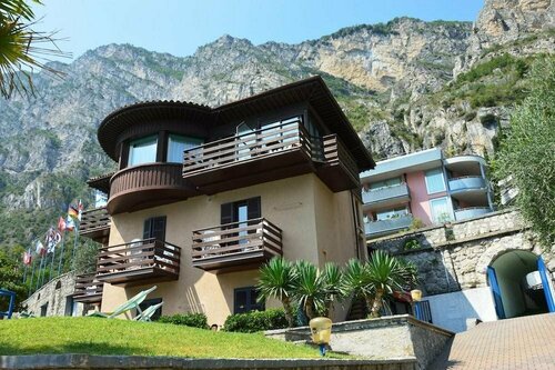 Surf Hotel Pier - Montagnoli Group, Забронировать Отель Отели Рива-дель-Гарды 3 звезды, 3*