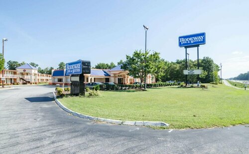 Rodeway Inn & Suites Greensboro Southeast, Boek Hotel Greensboro North Carolina