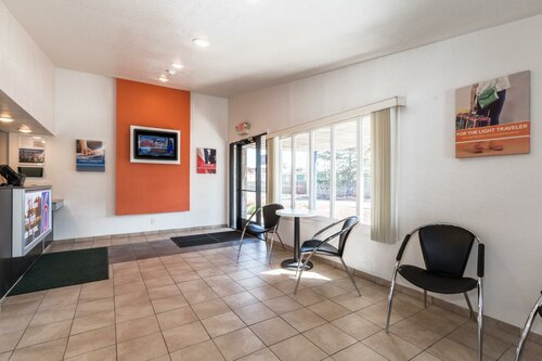 Motel 6 Lansing, Book Motel  
