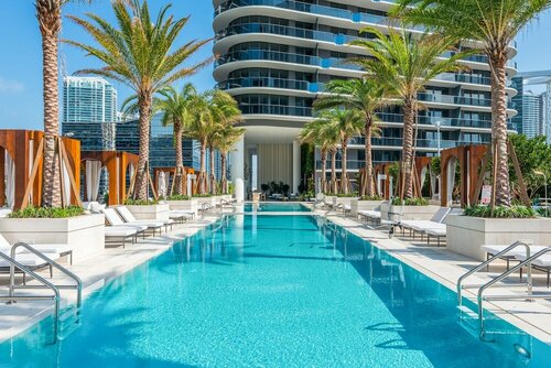 SLS LUX Brickell, Book Hotel Hoteller i Miami Beach med parkering, Parkering